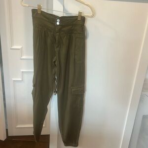 Girls Habitual Army green cargo pants Size 14; snap and zip closure